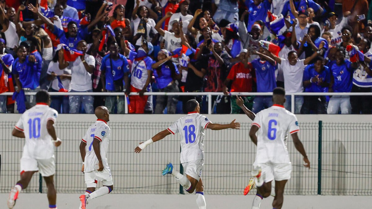 RFI's tweet photo. Pourquoi la République dominicaine a interdit à la sélection haïtienne de football de jouer sur son territoire
➡️ https://t.co/UMPX21ZccH https://t.co/cKd4va19nw