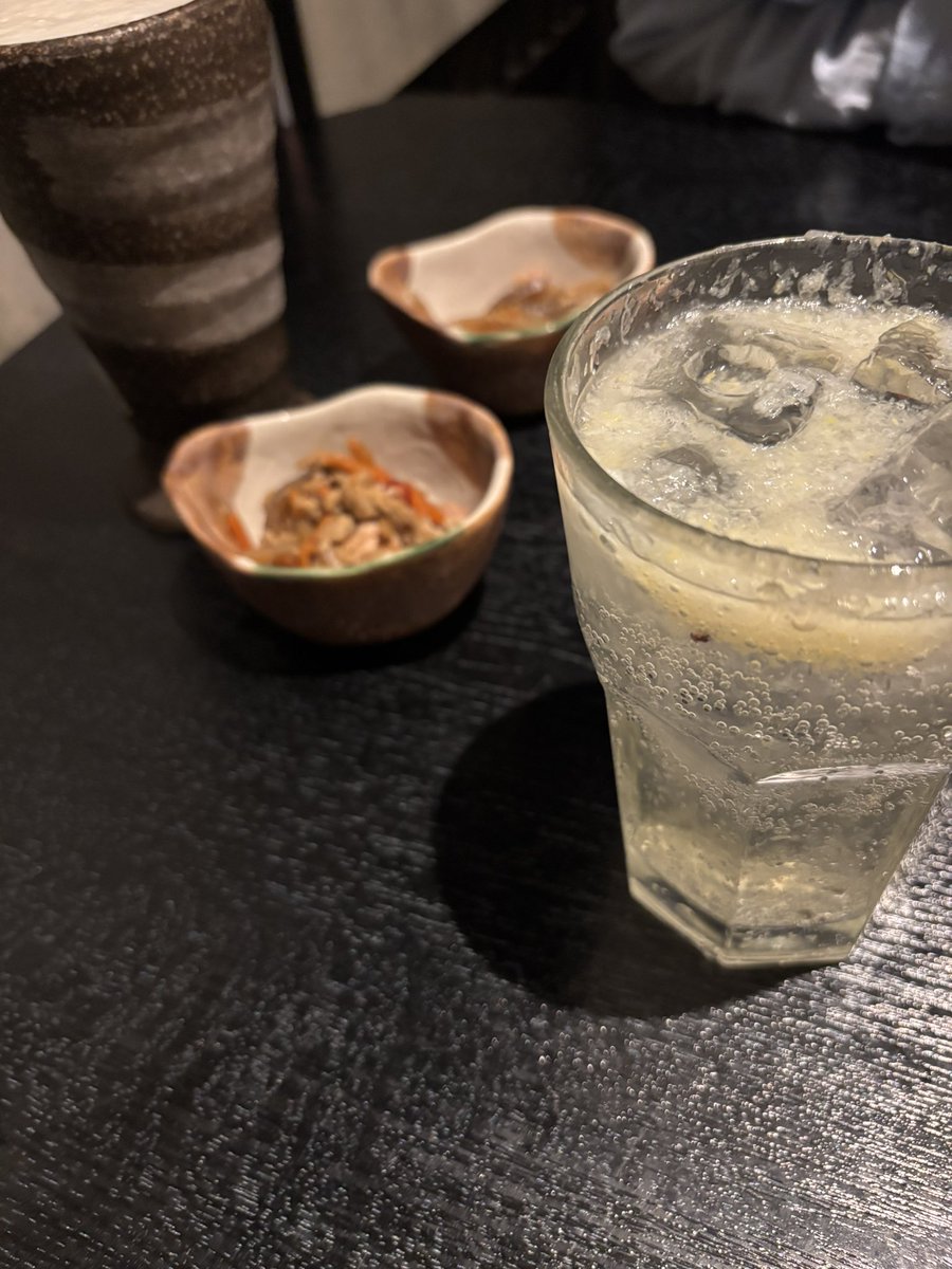 butter765roll's tweet photo. 一見目〜
もう二軒目探してる最中だけども〜
ちょっと遠い場所の友達と呑み中〜 https://t.co/uefTyjHnLE