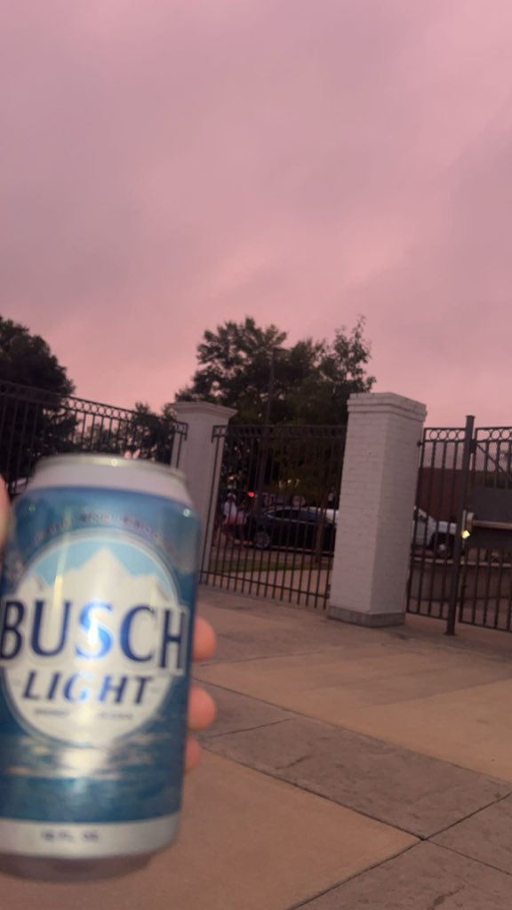 nathancockrell_'s tweet photo. Sunrise beer #fuckbama https://t.co/4iZqiHLF1N