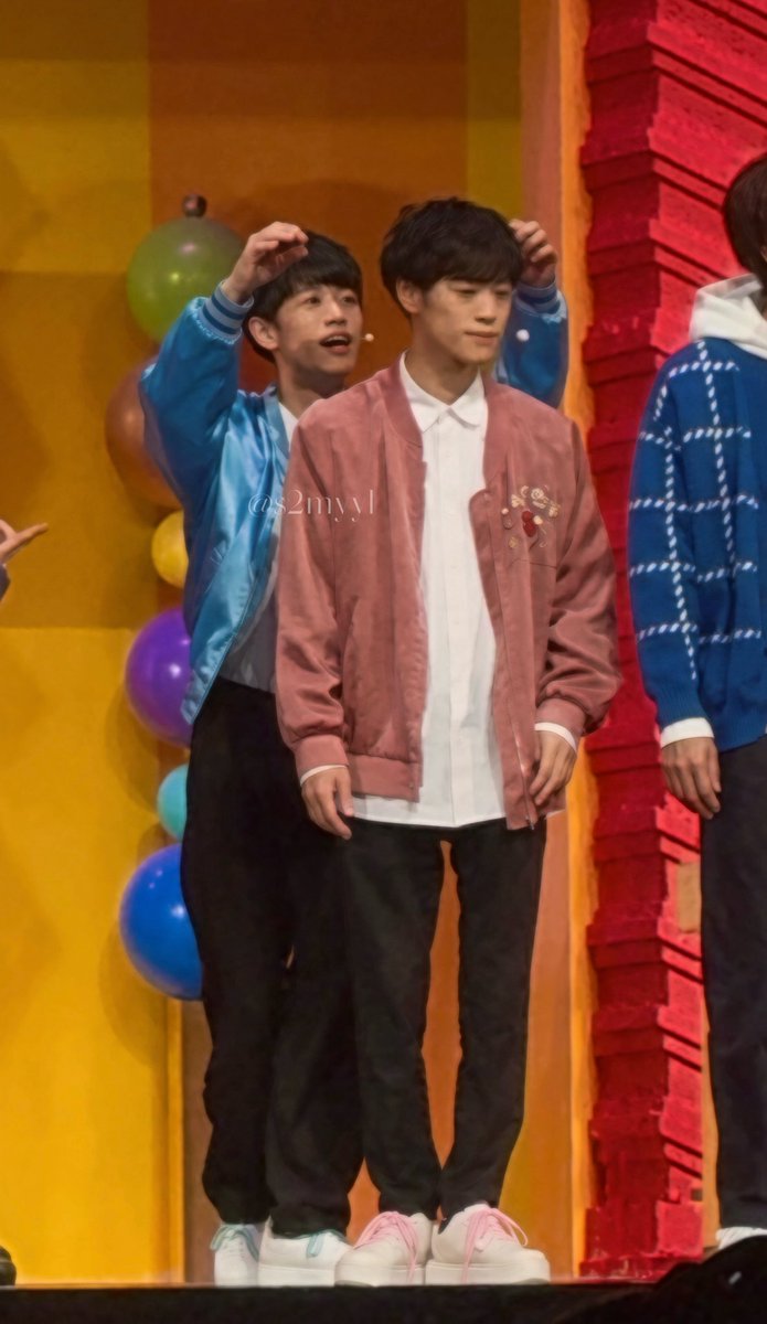 s2myyl's tweet photo. QuizKnock10周年パーティー！

東問(@Mon_Higashi )東言(@Gon_Higashi )

言ちゃんの頭についた紙吹雪を取ってあげる問ちゃん☆彡優しかった🎖💮この双子やっぱり可愛すぎるꌩ  ̫ ꌩ🤍

 #QuizKnock10周年プロジェクト https://t.co/We3yoODCHz