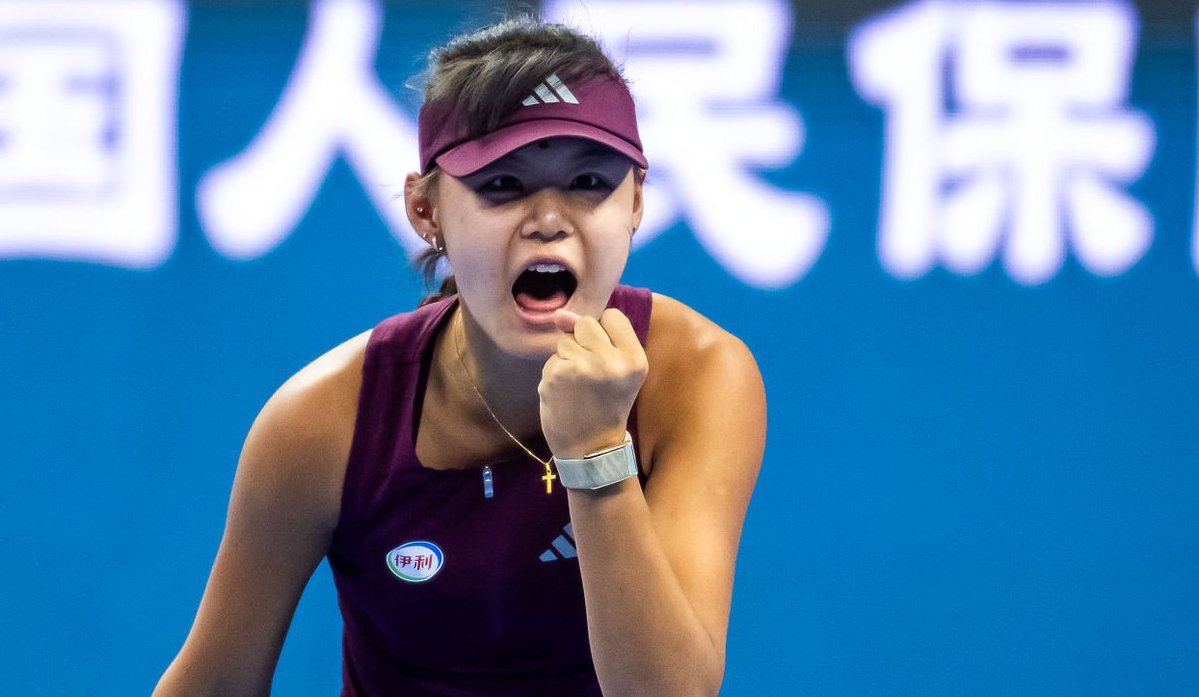 josemorgado's tweet photo. 16 year old Sun Xinran defeats #35 Cristina Bucsa 6-4, 7-5 to reach the 3rd round in Beijing.

Faces Coco Gauff next.

What a story. https://t.co/iuMQOeNJu6