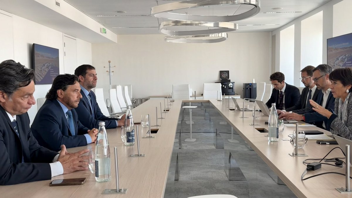GustavoSaenzOK's tweet photo. SALTA CRECE CUANDO HAY INVERSIÓN Y UN RUMBO CLARO.

En París mantuve una reunión con Christel Bories, CEO global de Eramet, para avanzar en una nueva etapa de inversión en Centenario-Ratones, que prevé destinar USD 350 millones en la ampliación de su capacidad productiva a 36.000 toneladas anuales.

Esta decisión confirma algo que venimos construyendo en Salta, cuando hay previsibilidad, seguridad jurídica y una política de Estado que promueve la inversión, los proyectos llegan, crecen y generan oportunidades.

Gobernar también es lograr las condiciones para que quienes invierten encuentren en Salta un lugar donde puedan proyectar a largo plazo.