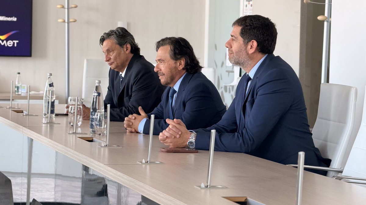GustavoSaenzOK's tweet photo. SALTA CRECE CUANDO HAY INVERSIÓN Y UN RUMBO CLARO.

En París mantuve una reunión con Christel Bories, CEO global de Eramet, para avanzar en una nueva etapa de inversión en Centenario-Ratones, que prevé destinar USD 350 millones en la ampliación de su capacidad productiva a 36.000 toneladas anuales.

Esta decisión confirma algo que venimos construyendo en Salta, cuando hay previsibilidad, seguridad jurídica y una política de Estado que promueve la inversión, los proyectos llegan, crecen y generan oportunidades.

Gobernar también es lograr las condiciones para que quienes invierten encuentren en Salta un lugar donde puedan proyectar a largo plazo.