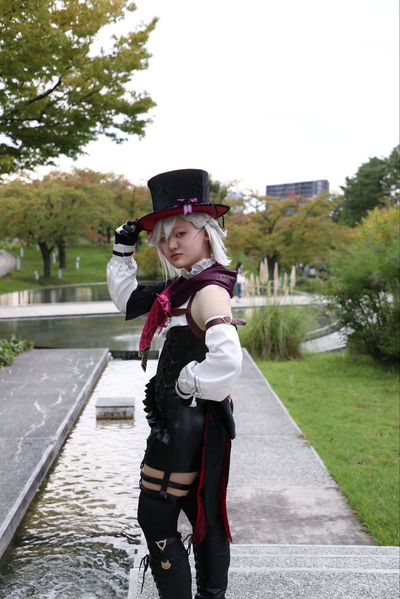 Roido_1202's tweet photo. ⚠︎cosplay
gnsnーリネ🃏🎩

大魔術師を前にして
　まだよそ見する余裕なんてあるのかい？

#こすふぇ100 
📷：聖矢さん(@seiya222rina301 ) https://t.co/nK8j9RurXb