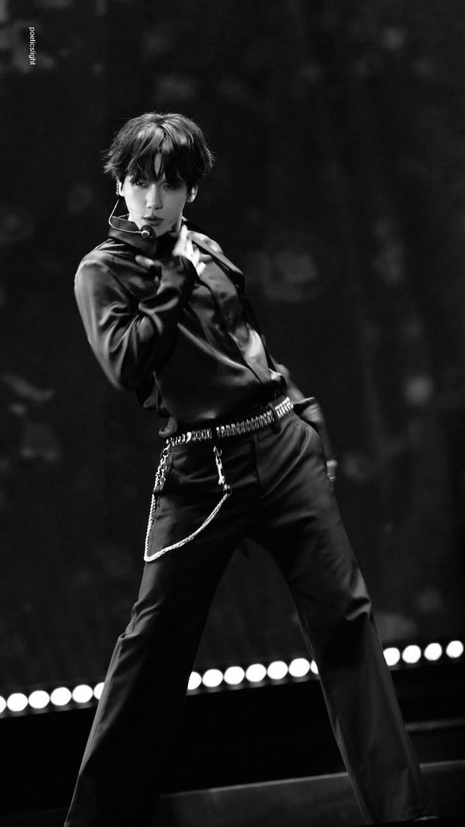 BOXIANx's tweet photo. THE. BAEKHYUN. POSE. https://t.co/eEeDDEIFlj
