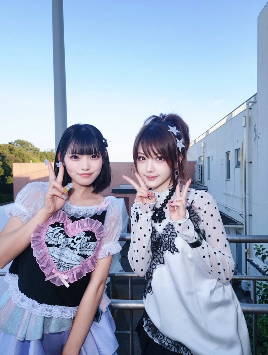 yuna1201_'s tweet photo. 田中れいなさんとお写真を撮っていただきました!!😭!!夢かも

お顔もお歌も全部好きすぎます

お忙しいところ本当にありがとうございました😭✨うれしい https://t.co/M3Wdh6q3mr