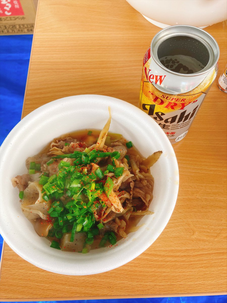 L4NDMVRKS's tweet photo. 昼からたくさん食べたしたくさんお酒飲んだし、会社の人たちとたくさん喋った笑
黒毛和牛のお肉が入った芋煮を最後に〆でカレーうどんにするのだけど、贅沢な出汁が出ててむちゃうまでした☺️️ https://t.co/Qi2kMdSW2x