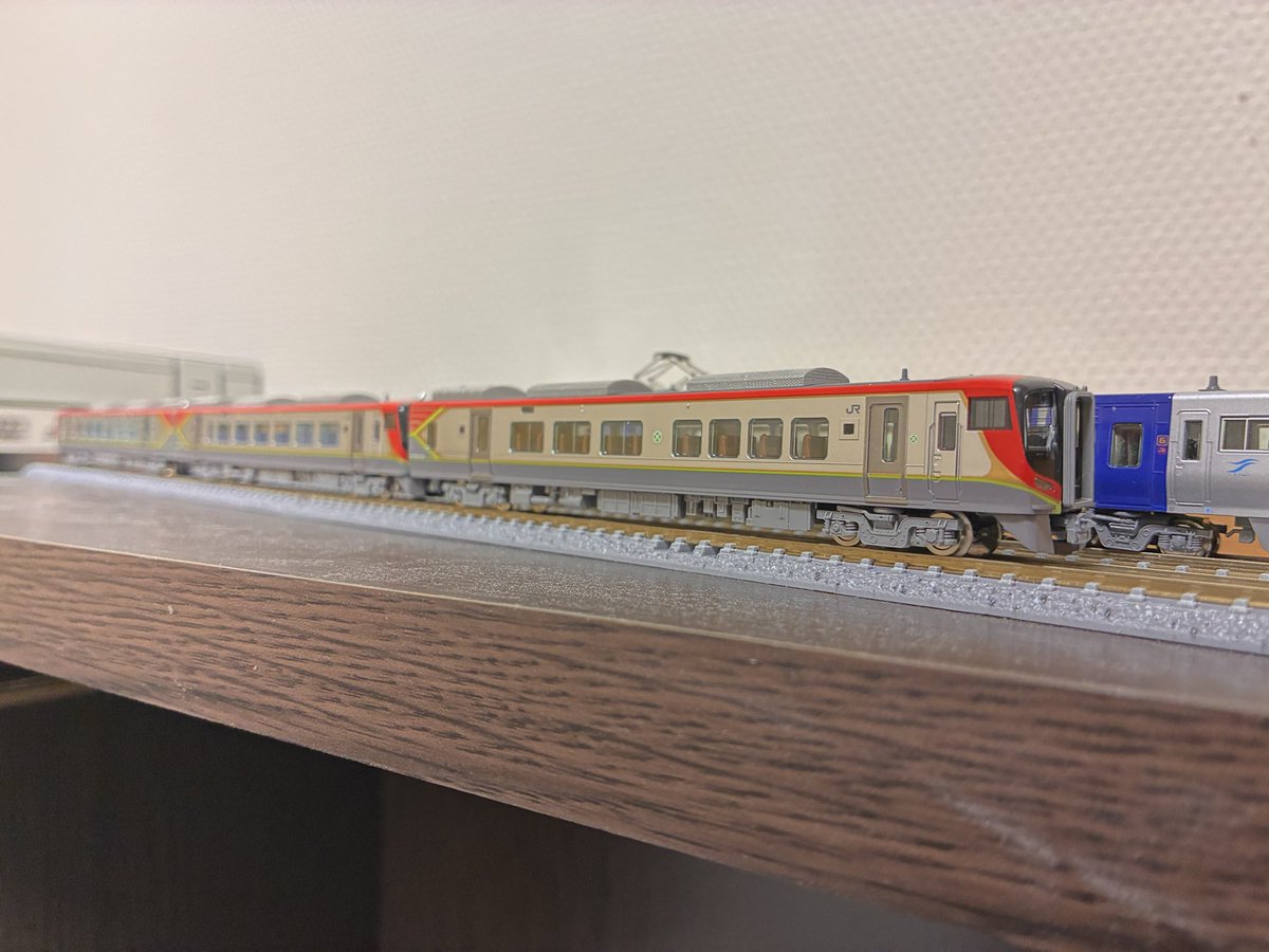 trainandwar's tweet photo. うおおおお！
欲しかった2700系のnゲージ
購入しましたー〜ー！
かっちょいい https://t.co/HQWykzPPjM