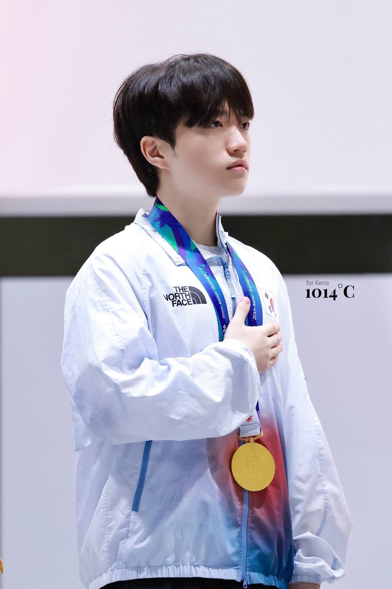the1014c's tweet photo. 261002 아시안게임 
2연패 금메달을 달성🥇🥇
#케리아 #Keria #류민석 @T1Keria https://t.co/Ed3L70ciY4