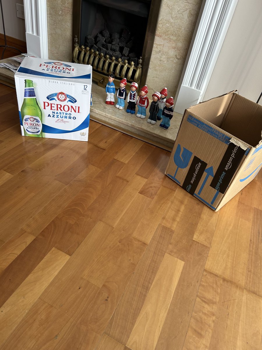 caie_daniel's tweet photo. The Postman delivers  12 big Peroni  from Amazon £2 each. And these are £3.65 local  shop . Fk the SNP and MUP pricing . Honest John has a secret plan regards indy .So he does 😂 https://t.co/c35KUyIDXM