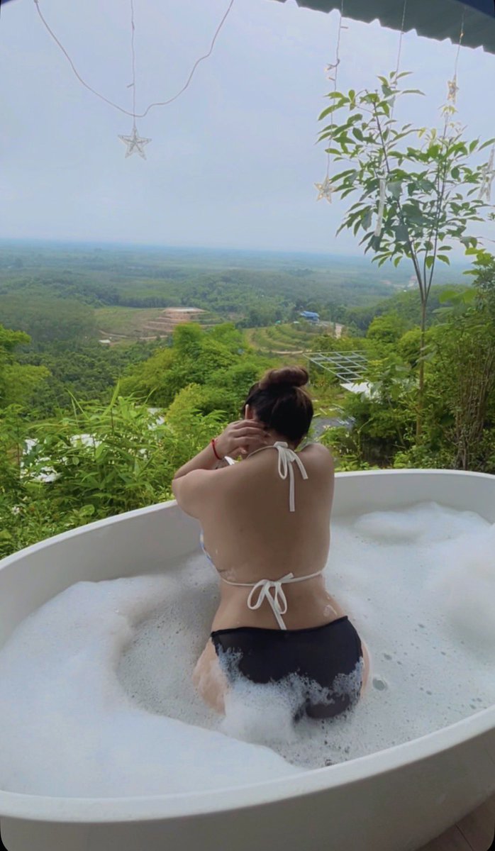 Charolettev9's tweet photo. "ตอนแรกก็ไม่เชื่อ จนกระทั่งลองใช้เอง... ไอเทมลับที่บิวตี้บล็อกเกอร์เกาหลีโหวตให้เป็นอันดับ 1!" 🦋 ครีมกันแดดเนื้อซูเฟล่ บางเบา คุมมันนาน 💕🤍

🆔 wiraphon_ying
#รับงานสมุย #เกาะสมุย #รับงานเกาะสมุย https://t.co/gOO4dWLSfi