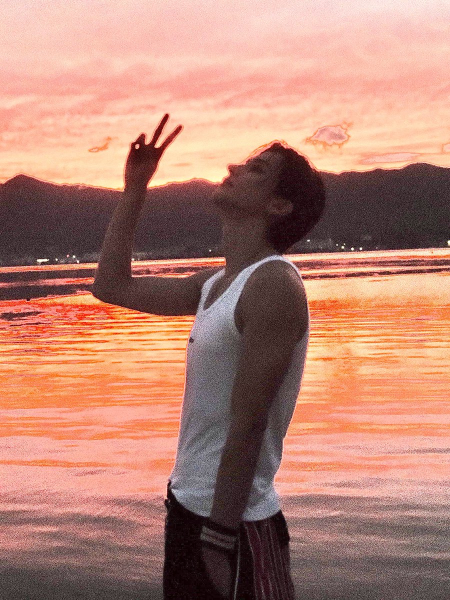 b_bmmuu's tweet photo. 앤톤 사진 밝게 보자 ••🤍 #앤톤 https://t.co/TE0gYhermk
