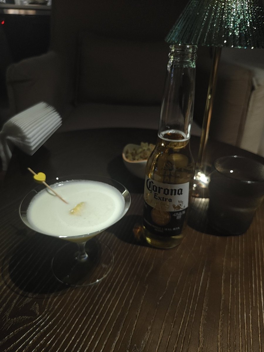 BuJuz7's tweet photo. 还是好喝，我好爱喝酒 https://t.co/eshl2xRqLe