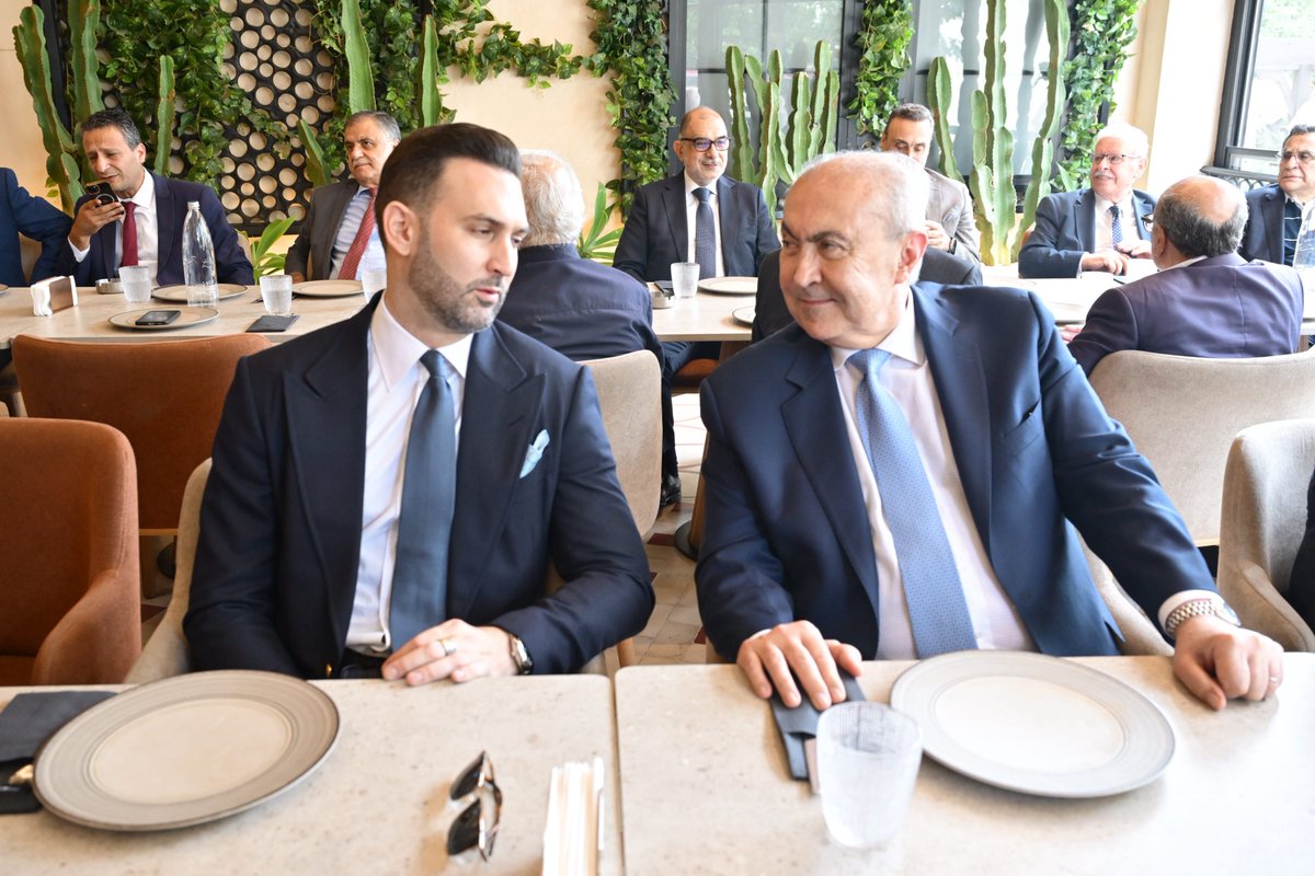 fmakhzoumi's tweet photo. تشرّفتُ بتلبية دعوة زميلي النائب فيصل الصايغ إلى مأدبة غداء، بحضور وزير الداخلية والبلديات أحمد الحجار، وزير الأشغال العامة والنقل فايز رسامني، رئيس الحزب التقدمي الإشتراكي النائب تيمور جنبلاط، وعدد من النواب والوزراء والشخصيات السياسية والاجتماعية.

وكان اللقاء مناسبة لتبادل الآراء حول الأوضاع العامة في لبنان والتطورات في المنطقة، إضافة إلى التحديات التي تواجه العاصمة بيروت، وسبل معالجتها وتعزيز العمل المشترك لنواب بيروت للنهوض بها وحماية مصالح أهلها. وأكد المجتمعون على أن معالجة أزمات العاصمة تتطلب تعاوناً جدياً وتنسيقاً مستمراً بين مختلف المعنيين، بما يساهم في تحسين الخدمات، ودعم الإنماء وتعزيز دور العاصمة ومكانتها.