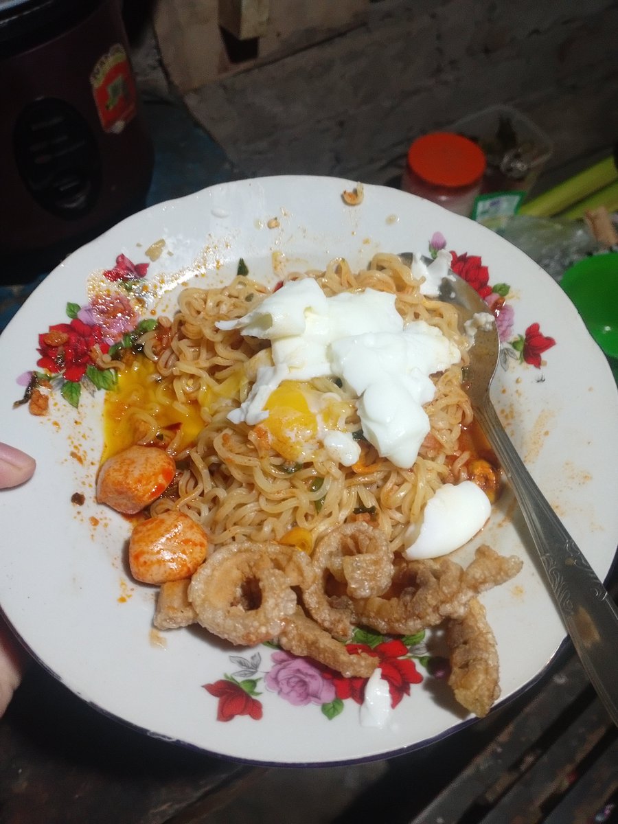 KuSavvit's tweet photo. Pengen bangettt gacoan tapi ga dibolehin keluar malam, jadi aku masak mie mama ku hehe
#quropap #memorastra https://t.co/oye8C5apd6