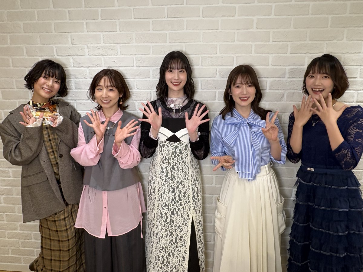 toaru_project's tweet photo. ◢◤
TVアニメ『#とある暗部の少女共棲』
#電撃文庫秋の祭典2026⚡️ 
ご視聴ありがとうございました！
◥◣
⠀
出演キャストのオフショットをお届け📸
麦野沈利役 #小清水亜美 滝壺理后役 #洲崎綾 
フレンダ＝セイヴェルン役 #内田真礼
絹旗最愛役 #赤崎千夏 華野超美役 #菱川花菜
⠀
23時からリアルタイム限定の1話先⾏配信もお楽しみに
#アイテムリアタイ でウォッチパーティーも開催🏙️🌙
⠀
▼配信ページはこちら
https://t.co/3UGKnMTMD8
⠀
#少女共棲 #アイテム #とある