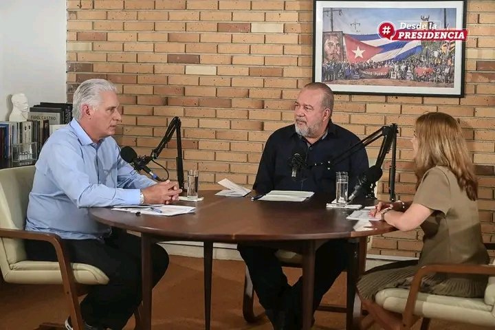 DrMoraMartin1's tweet photo. Tras una larga pausa de meses, vuelve a las redes y a la televisión cubana, el podcast Desde la Presidencia que dirige y conduce @DiazCanelB .

#CubaNoEsUnaAmenaza 

https://t.co/pfWvYQfqGr https://t.co/rU2yf5kKZE