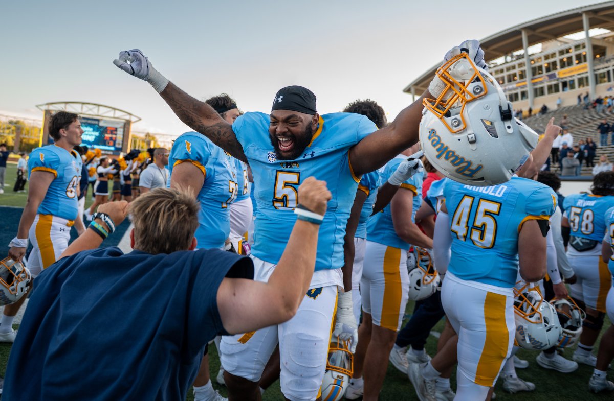 KentState's tweet photo. IT’S OFFICIALLY HOMECOMING, FLASHES! 💛⚡️

Let’s take a look back at some unforgettable moments from last year. 📸 https://t.co/6gSUKp7I4u