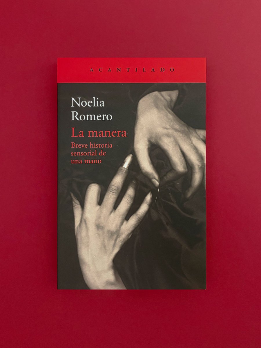Acantilado1999's tweet photo. «Las manos nos permiten reconocernos. Tocamos nuestro cuerpo con ellas y, a diferencia del juicio que opera en nuestros ojos, nuestras manos son indulgentes en la autopercepción».

ℹ️«La manera», Noelia Romero: https://t.co/YnmZxZvXoZ https://t.co/ljp6qDj09x