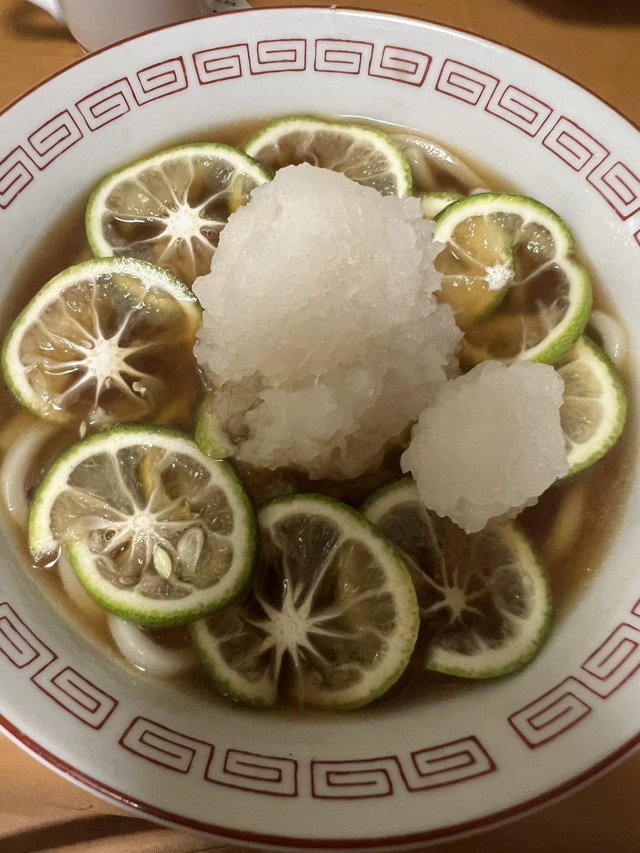 UnimSweets's tweet photo. しげとみ〜さんがお店で採れたかぼすを持ってきてくださった😊そのかぼすを使って夫がうどんにしてくれた！すっぱさが最高だ😋しげとみ〜さんのものづくりは何かすごい。 https://t.co/2brpM6uVxp