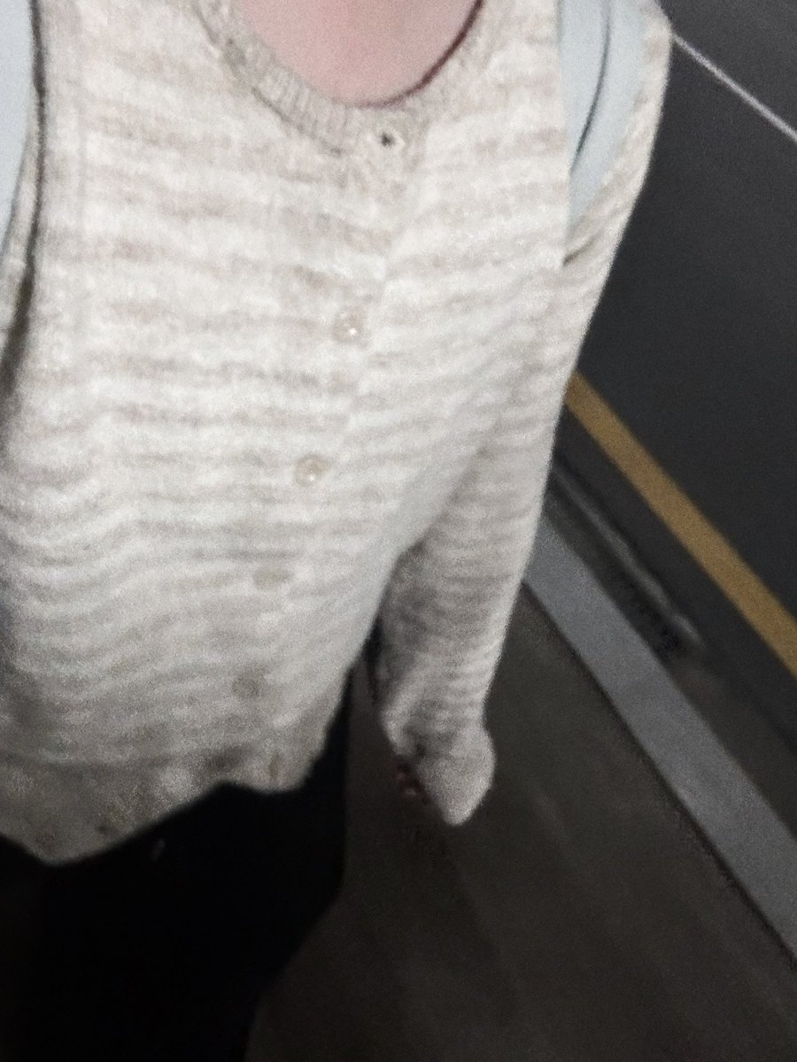 s3_ra00's tweet photo. 집 가는데 가을 날씨 맞나 왤케 추어ㅝ? https://t.co/BLBnBzlzp2