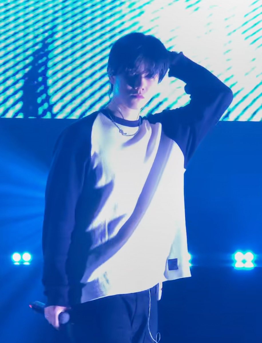 emosandou's tweet photo. GIRL WHAT THE HELL https://t.co/EBQVrBDkcY