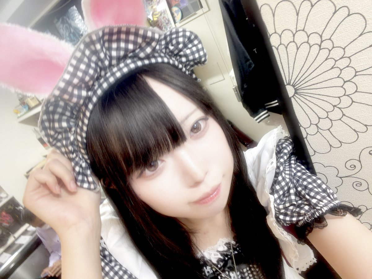 mo_ey7's tweet photo. 今日もありがとございました💖ワンオペ耐えられないと思ってうさ耳で遊んでいたらたくさん来てくれて助かった～😭😭差し入れフードチェキ感謝でした🤝今からアイスフィーバー🍨 https://t.co/rAEuNyPrLr