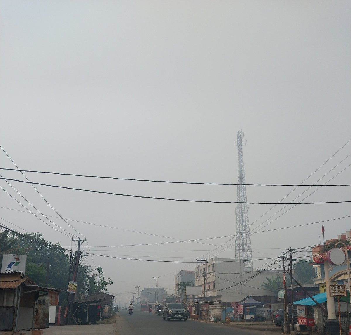 dlitechan's tweet photo. My city isn't kind of fairyland
People live there, animals live there, plants live there
Unfortunately we live with foolish government
#PrayForSumsel https://t.co/Z9awp2MsHC
