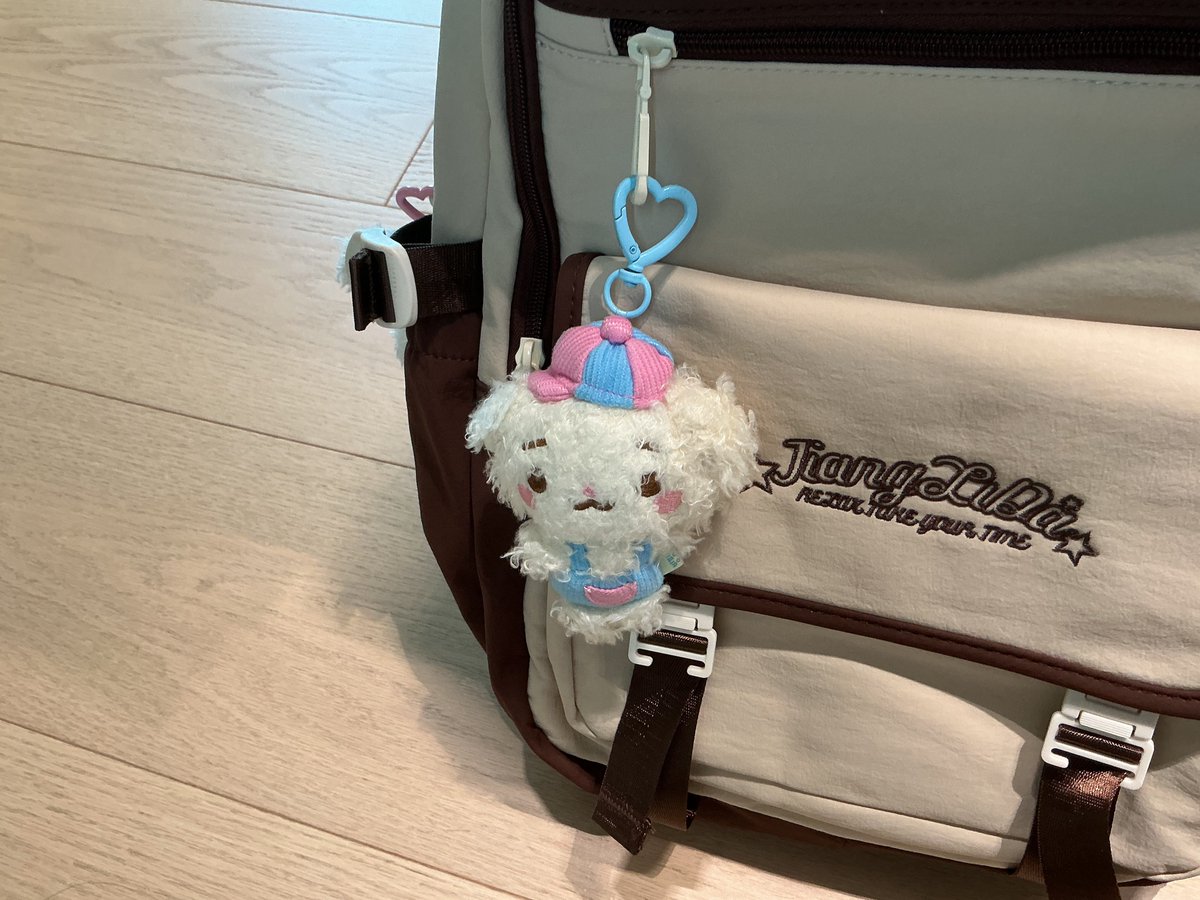 H2H_Lovers24's tweet photo. #CARMEN Weverse Comment 

👤: bingping also needs to go to school😜🤓

🌴: Bingping doesn’t need to study~~ Bingping is a genius 😎🧠✨

#Hearts2Hearts #하츠투하츠 #H2H 
#카르멘 https://t.co/WSfdBOhZJh