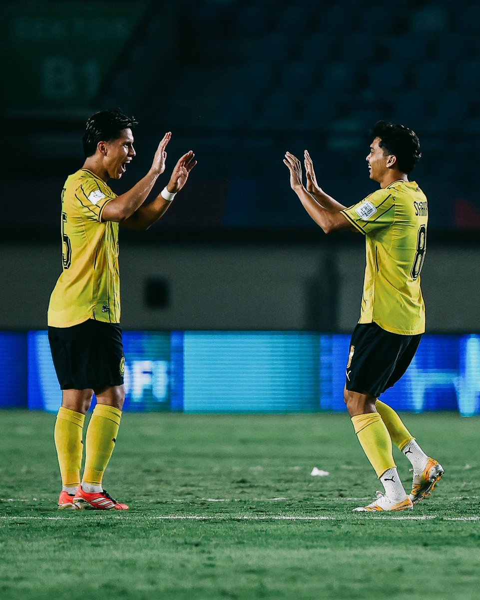 selangorfc's tweet photo. 🌍 𝗜𝗻𝘁𝗲𝗿𝗻𝗮𝘁𝗶𝗼𝗻𝗮𝗹 𝗪𝗮𝘁𝗰𝗵 𝗥𝗼𝘂𝗻𝗱 𝗨𝗽 🌏

🇲🇾 Nooa Laine played the full length while Quention Cheng started and was replaced by Harith Haiqal in the second half. Syahir Bashah made his national debut and was on target coming off the bench in Harimau Malaya’s 6-0 victory against Singapore in the 𝐅𝐈𝐅𝐀 𝐀𝐒𝐄𝐀𝐍 𝐂𝐮𝐩 𝟐𝟎𝟐𝟔 Group A clash. Faisal Halim picked up an injury in the previous match against Indonesia and was not named in the squad list. 

🇸🇬 Safuwan Baharudin started and played all 90 minutes in the defeat to Malaysia in the 𝐅𝐈𝐅𝐀 𝐀𝐒𝐄𝐀𝐍 𝐂𝐮𝐩 𝟐𝟎𝟐𝟔 Group A match. 

🇵🇭 Jefferson Tabinas featured the full 90 minutes for the Philippines in their 2-1 win over Thailand in the 𝐅𝐈𝐅𝐀 𝐀𝐒𝐄𝐀𝐍 𝐂𝐮𝐩 𝟐𝟎𝟐𝟔 Group B fixture.

#SelangorFC #HeritageRedefined