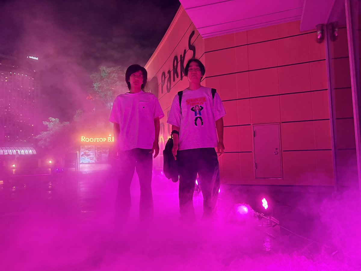kubo_battle's tweet photo. なんばパークスで色んな色の煙イベントしてました。 https://t.co/H1JDRbG1Ff