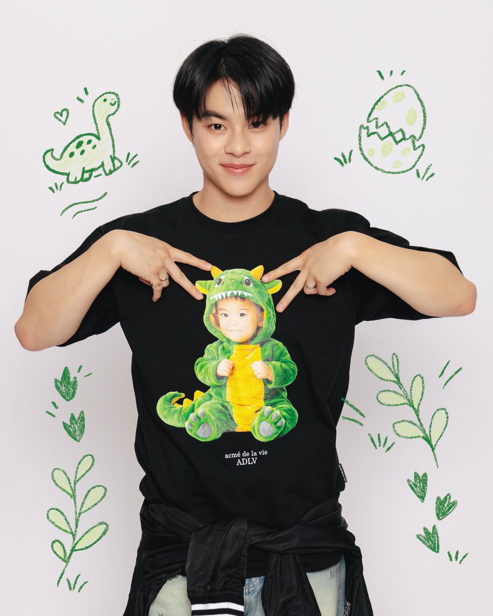 TEAMMARCKRIS's tweet photo. 📢🔔

NEW PROFILE UPDATE 
[On Instagram @ marckris.busofficial]

@Adlv_Thailand 🦖✨💕

#️⃣#️⃣#️⃣
#MARCKRIS #ADLVxBUS
#adlvthailand #ADLV
#BUSbecauseofyouishine https://t.co/WsZ3VccHuR