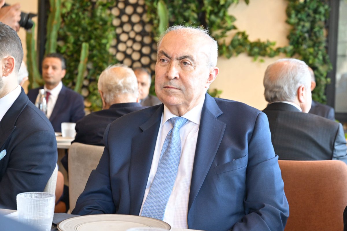 fmakhzoumi's tweet photo. تشرّفتُ بتلبية دعوة زميلي النائب فيصل الصايغ إلى مأدبة غداء، بحضور وزير الداخلية والبلديات أحمد الحجار، وزير الأشغال العامة والنقل فايز رسامني، رئيس الحزب التقدمي الإشتراكي النائب تيمور جنبلاط، وعدد من النواب والوزراء والشخصيات السياسية والاجتماعية.

وكان اللقاء مناسبة لتبادل الآراء حول الأوضاع العامة في لبنان والتطورات في المنطقة، إضافة إلى التحديات التي تواجه العاصمة بيروت، وسبل معالجتها وتعزيز العمل المشترك لنواب بيروت للنهوض بها وحماية مصالح أهلها. وأكد المجتمعون على أن معالجة أزمات العاصمة تتطلب تعاوناً جدياً وتنسيقاً مستمراً بين مختلف المعنيين، بما يساهم في تحسين الخدمات، ودعم الإنماء وتعزيز دور العاصمة ومكانتها.