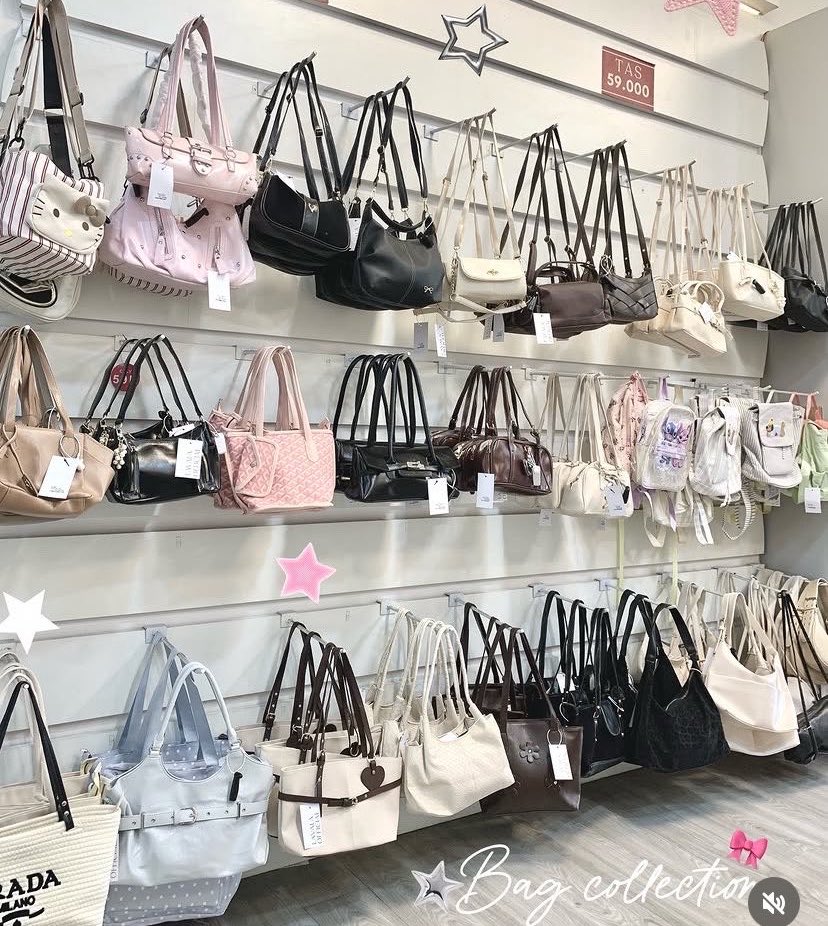 jungjless's tweet photo. MAU MAKASIH SAMA TOKO INI😭🙏🏻
Karna jual tas cuma 59.000 mana modelnya lucu lucu bgt🙂‍↔️ https://t.co/axw3dPGVAS