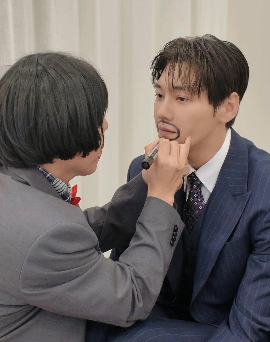 ykwangg's tweet photo. Persiapan jadi priest di nikahan #ThefateofJUMI https://t.co/XPKiWc8lJN