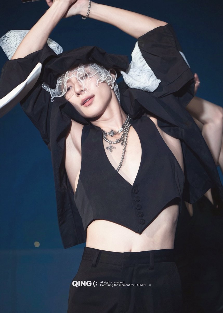 ohberrybomb's tweet photo. The most elegant move. 

#태민 #TAEMIN #泰民 #テミン　
#TAEMIN_LiMiNal 
#TAEMINWORLDTOUR https://t.co/JLYFAZmIJQ