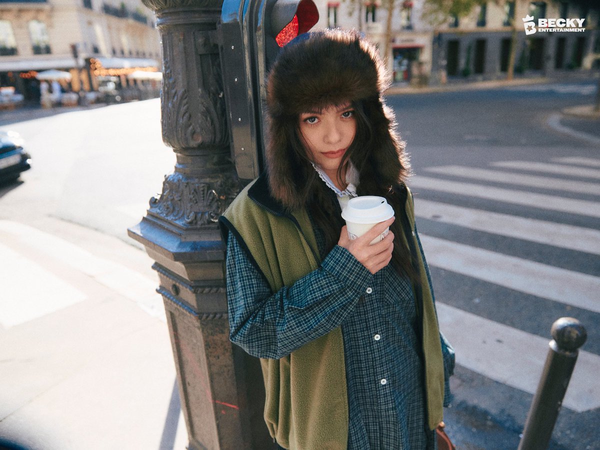 beckyentofc's tweet photo. Matcha, Miu Miu, Paris. That’s it. 👜☕️🤎

#MiuMiuPFWxBecky #MiuMiuSS27
#beckysangels #BeckyArmstrong 
@MIUMIUofficial https://t.co/CtdRdAhCul