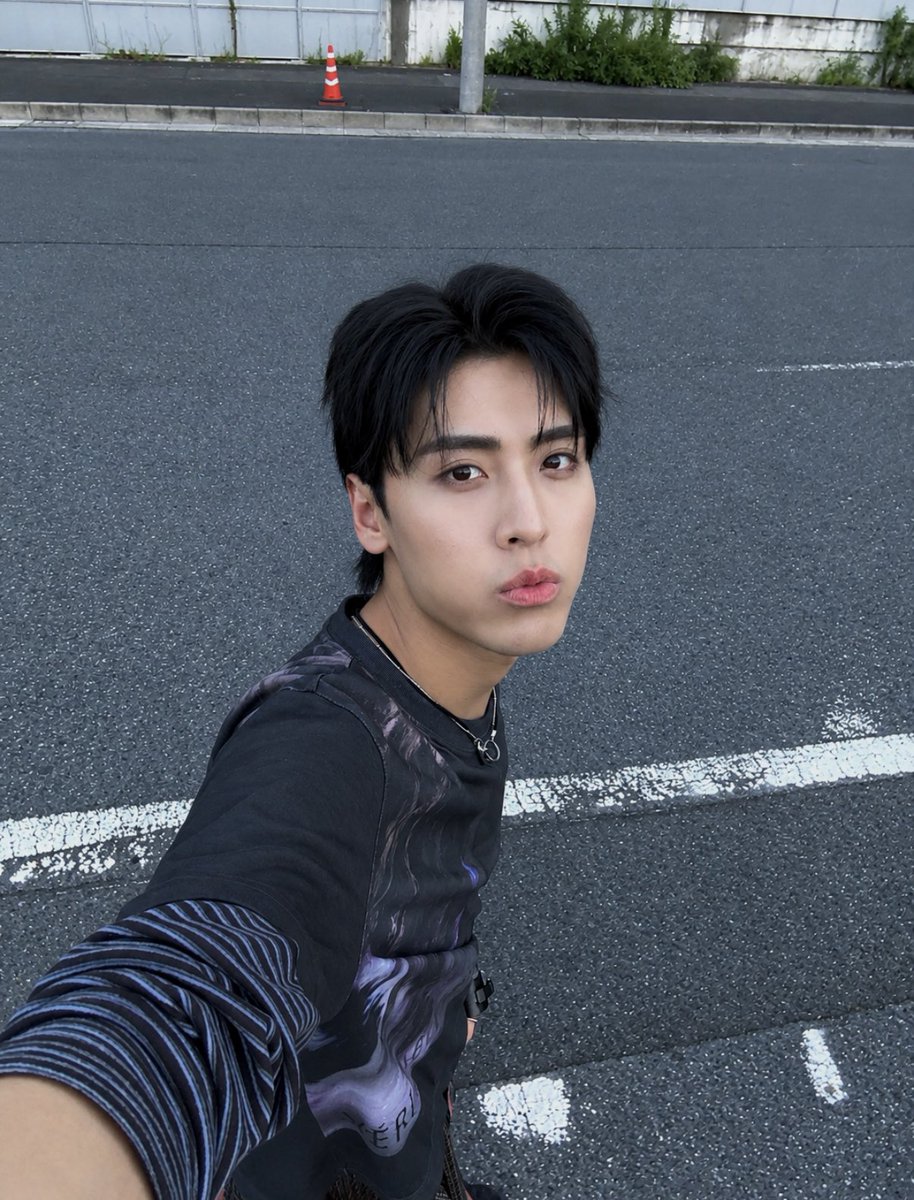 _taku916_'s tweet photo. HIGH BEAM off shot

Tomorrow is
XngHan&amp;Xoul JAPAN DEBUT SHOWCASE 2026 -IGNITE- 🔥

We’re ready.
See you there! ❤️‍🔥

#Xnghan
#xnghan_xoul
#スンハン
#xnghan_xoul_HIGHBEAM https://t.co/7PaiMqZIyS