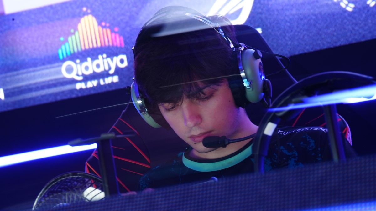 Play05Rosa's tweet photo. @Play07Xavi Kepingin banget yah Dek? Ekspresi Abang menonton BTR ketinggalan gold di menit delapan. https://t.co/PJ6oLpwmRH