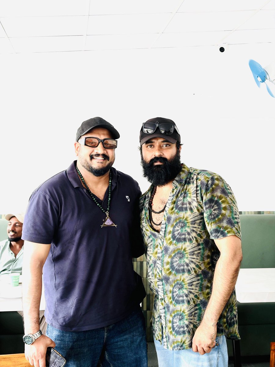 VineeshV2255's tweet photo. With the man behind the magic — Jithin Laal, Director of ARM 🎬✨ https://t.co/bj47WBr6pc