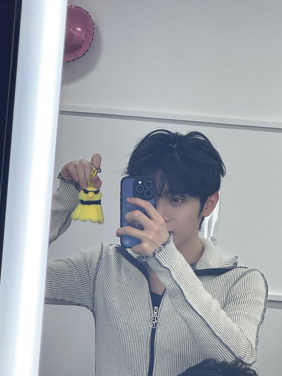 Kimyshb's tweet photo. 각각 25세, 26세 남자들끼리
                          준 거        받은 거 https://t.co/tjQlKTEK1C