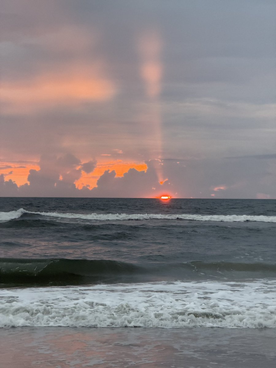 JustJayJax's tweet photo. Got a 4 mile walk and jogged 1 for my streak. Ponte Vedra 10 miler tomorrow so taking easy today. Jacksonville Beach was a good call this morning. #sunrise #milesformike #promax18 #runjax https://t.co/gB1EftHPN6