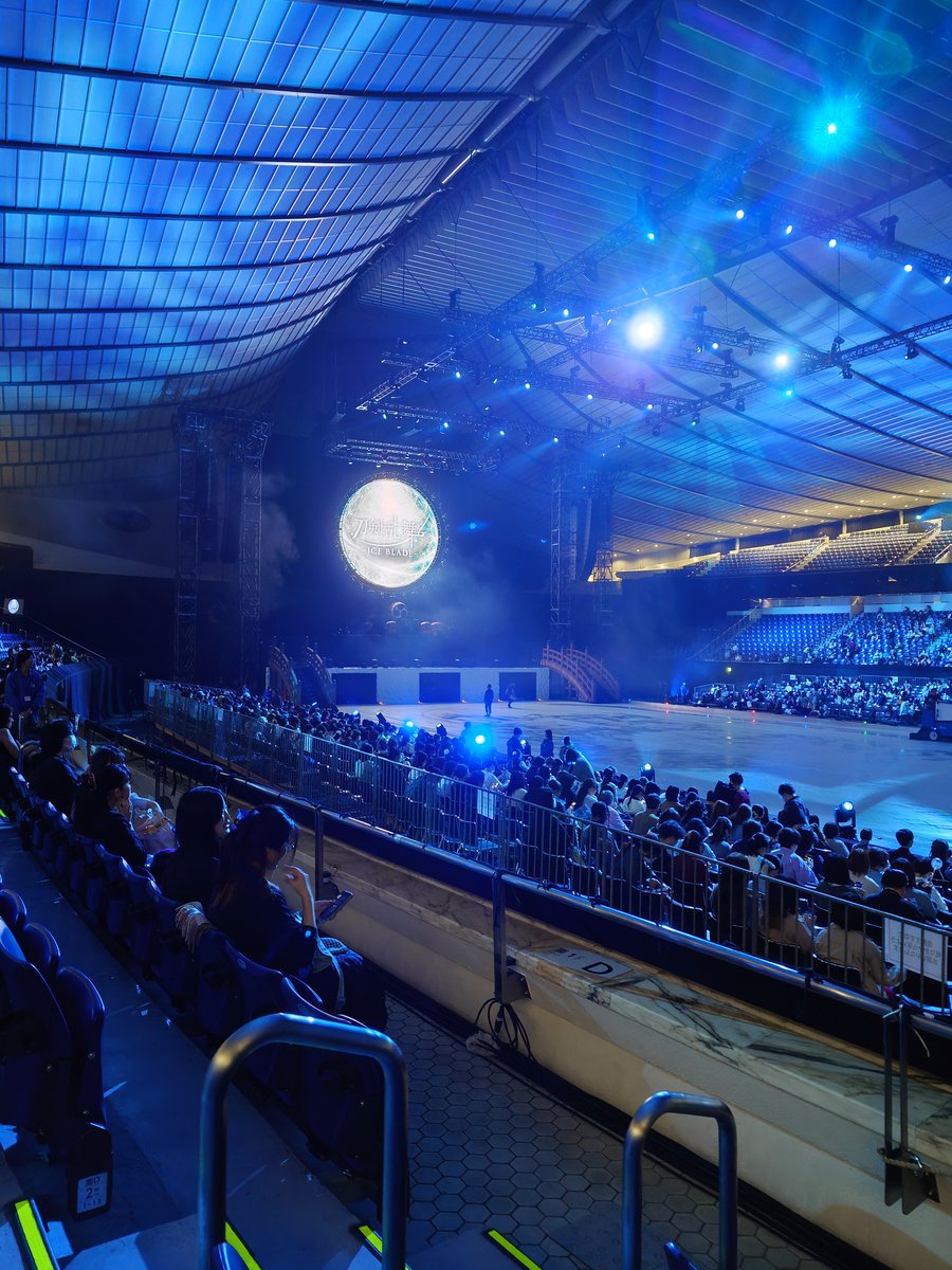 rikono_ao's tweet photo. あとね〜声優さんの生声すごい。歌も歌ってた。舞台見てるみたいだった。
生の三日月宗近はホントすごい。生の長義も好き❤
太鼓や鳴り物も、生演奏だったし、アイスショーってみんなこんな感じなのかな。面白かった！ https://t.co/Z7daujeoxL