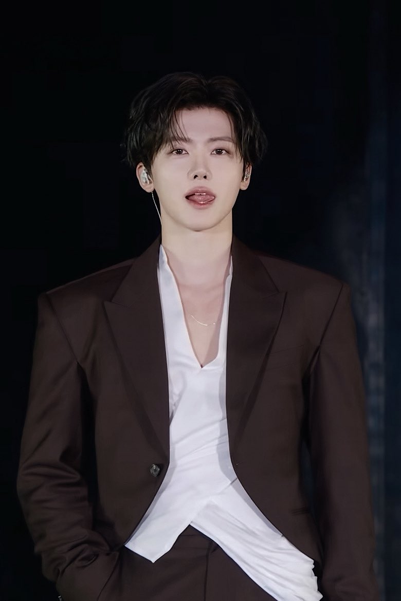 asjaemine's tweet photo. this man is always serving 🫠 https://t.co/pCAVguDldz
