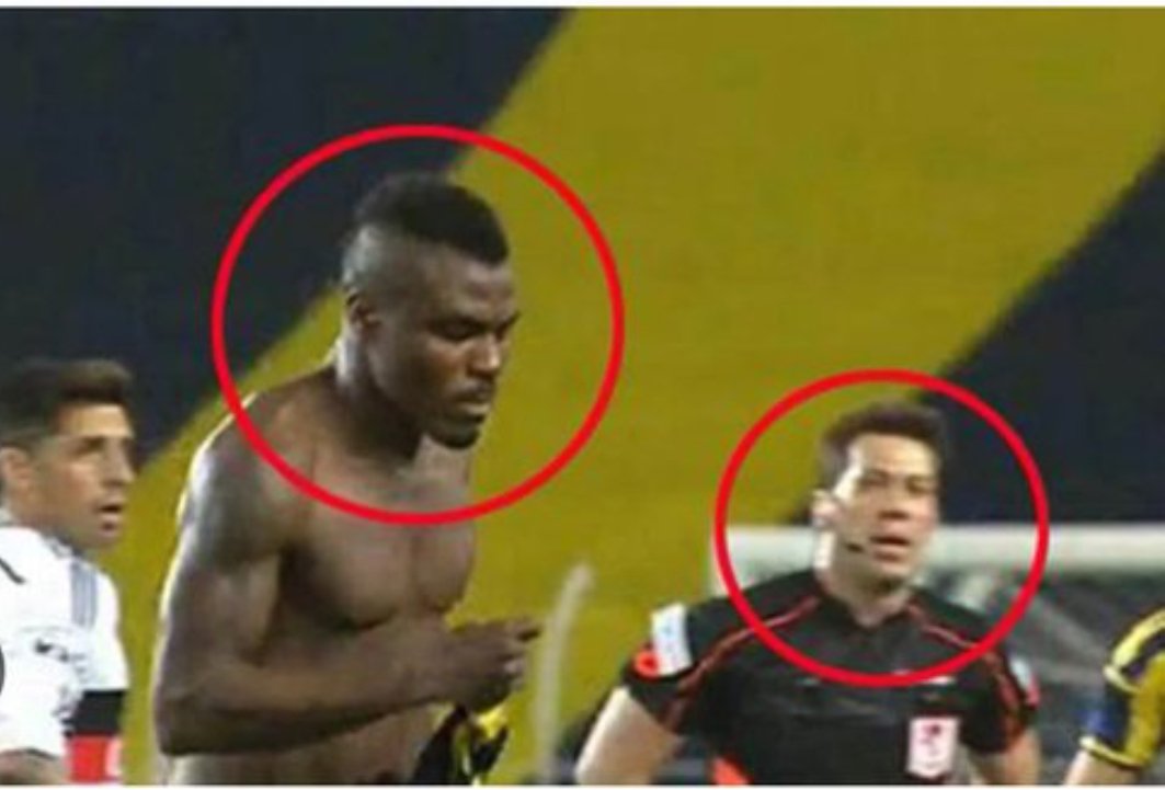CoZmOz0's tweet photo. Fırat hocam şu pozisyonu hatırlıyormusun ?

Galatasaray maçı değil
Fenerbahçe - Beşiktaş maçında Emenike forma çıkarmış siz ikinci sarı kartı göstermemiştiniz

Sizin ben görmedim dediğiniz söyleniyor

Şimdi tekrar bir bakın görüş açınızdamı değilmi ?

Herkes unutur arşiv unutmaz https://t.co/AxcWHEv49m