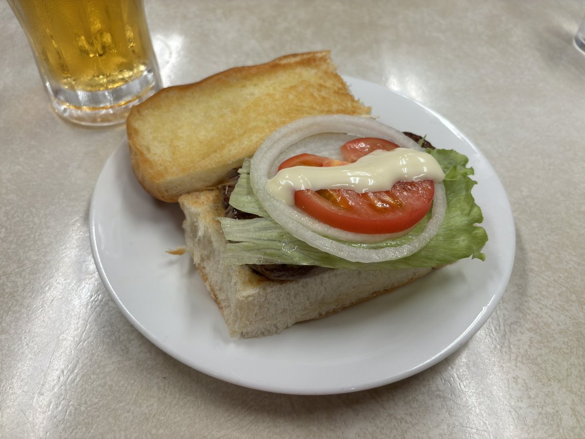 tinbin44's tweet photo. ジャッキーステーキハウスでステーキサンドにタコス。このステーキサンドがパンもお肉も美味しくて大満足！ https://t.co/ARqU1iLeA0