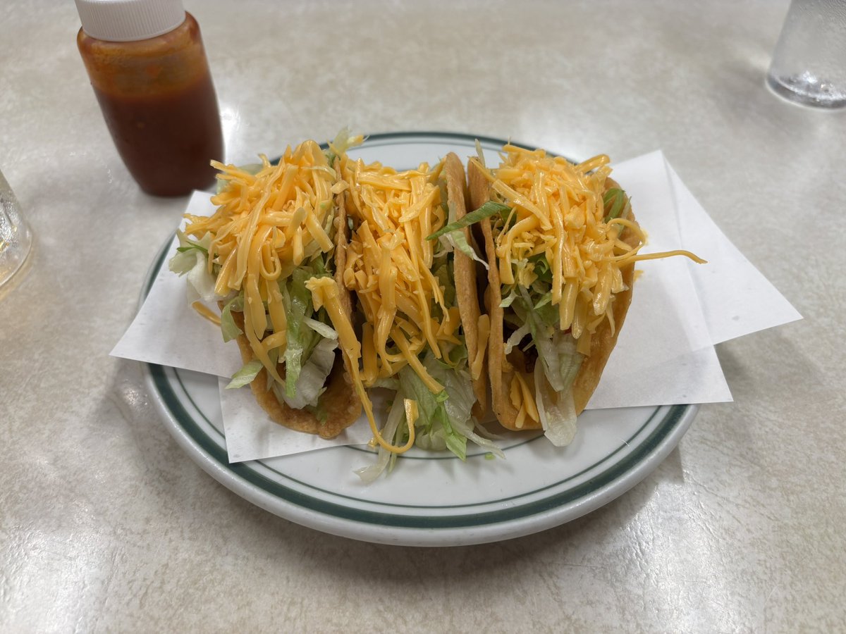 tinbin44's tweet photo. ジャッキーステーキハウスでステーキサンドにタコス。このステーキサンドがパンもお肉も美味しくて大満足！ https://t.co/ARqU1iLeA0