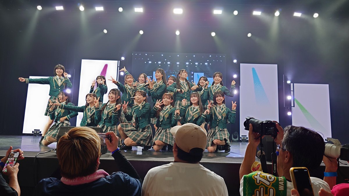 akb061248's tweet photo. かがやきフェス一日目無事終了✨
明日も待っとれよ！ https://t.co/vVgZc9iXRf