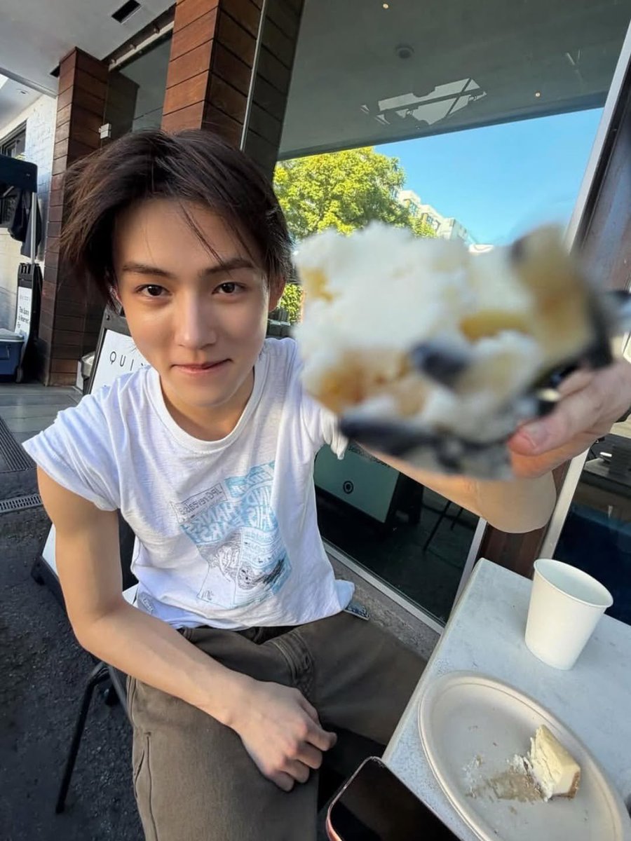 eomseaniee's tweet photo. cutest photo sequence ever <3 https://t.co/SlQfSFyWYL