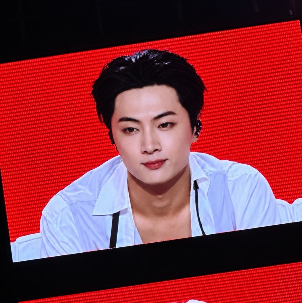 jayseongcorn's tweet photo. IM SO MESMERIZED BY JAY'S BEAUTY 🥺 https://t.co/eEj23OfCCz